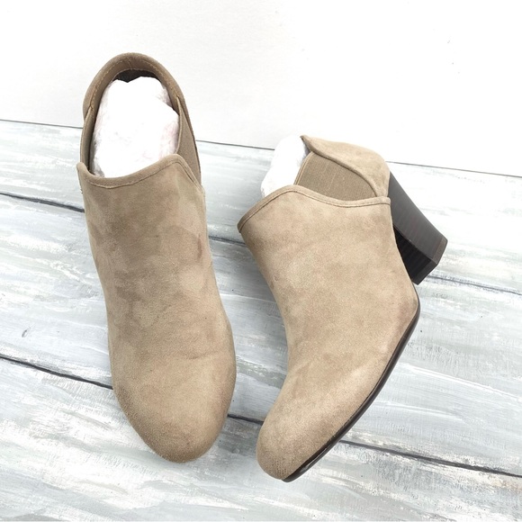 Vaneli Suede Leather Booties “Jody” Truffle Suede Boots Taupe Beige Ankle Boot 9 - Picture 3 of 16